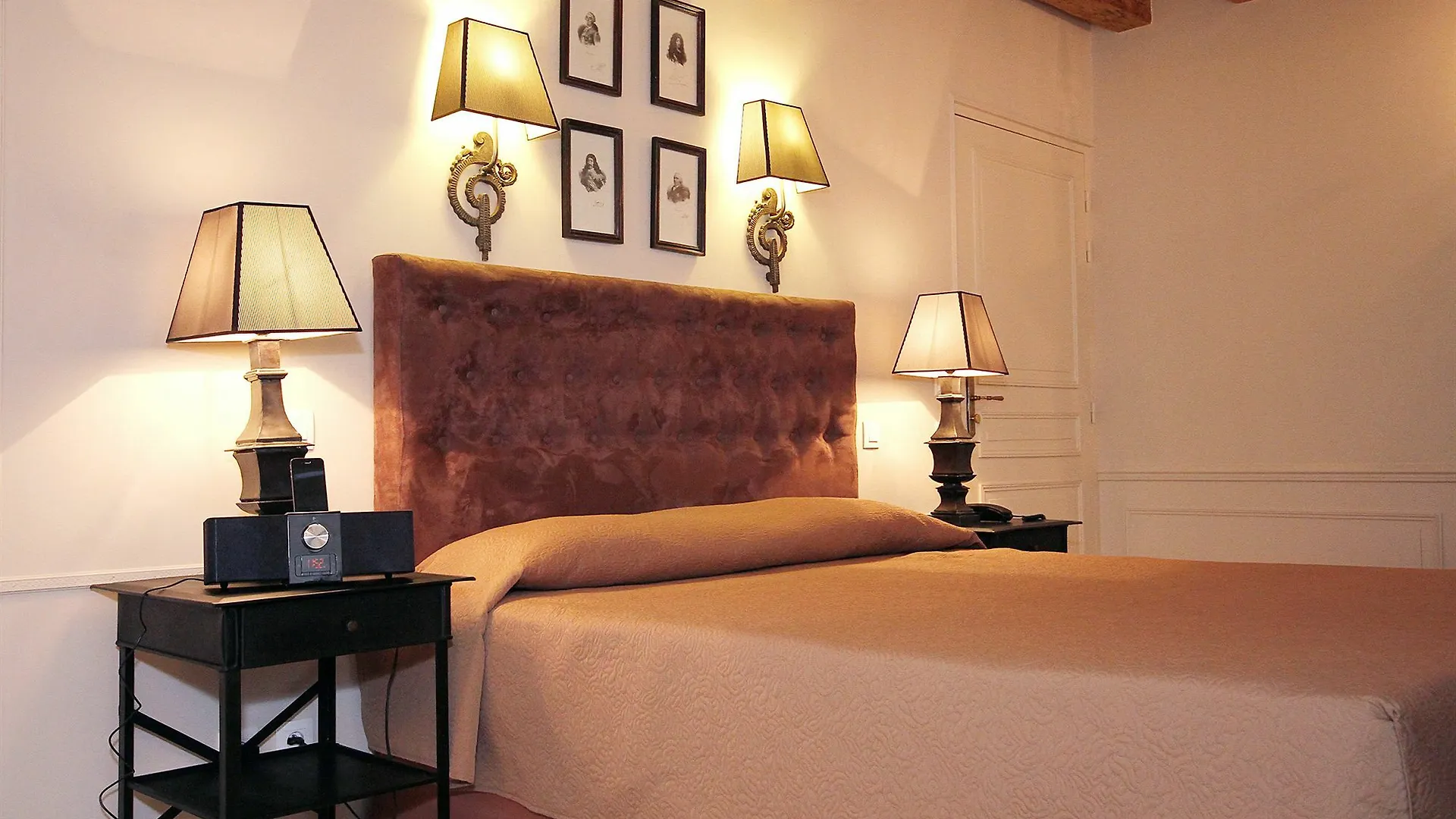 Hotel Saint-louis Marais Paris